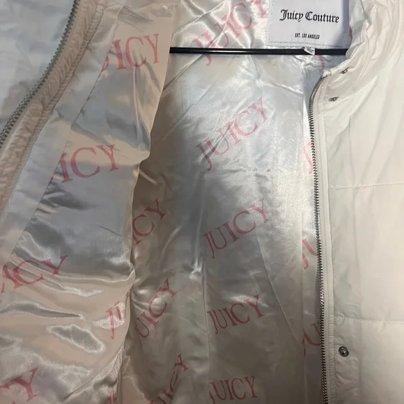 Juicy Couture White Puffer Jacket with Pink Emblem - Picture 7 of 7